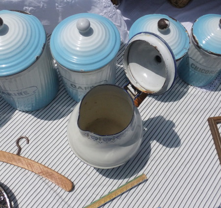 �t�����X�@�A���e�B�[�N�@�z�[���[ �|�b�g