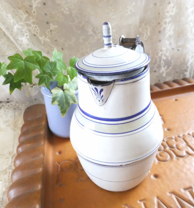 �u���[���C���@�z�[���[�|�b�g�@/ �t�����X �A���e�B�[�N