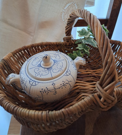 �T�L�\�j�[�� �V���K�[�|�b�g �A���e�B�[�N�G�݁@�e�[�u���E�G�A