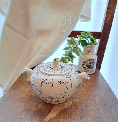 �T�L�\�j�[�� �V���K�[�|�b�g �A���e�B�[�N�G�݁@�e�[�u���E�G�A