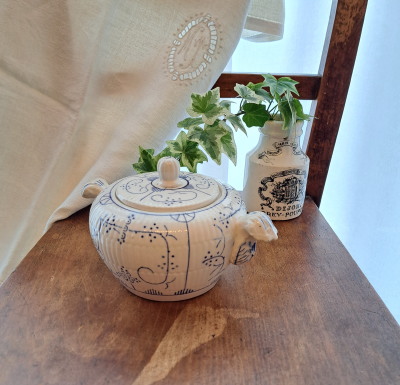 �T�L�\�j�[�� �V���K�[�|�b�g �A���e�B�[�N�G�݁@�e�[�u���E�G�A