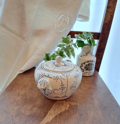 �T�L�\�j�[�� �V���K�[�|�b�g �A���e�B�[�N�G�݁@�e�[�u���E�G�A