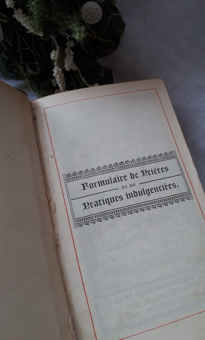 モノグラム付き フランス　小さめな祈祷書　*　古書　ミサ本　ミセル missel Formulaire de Prieres　アンティーク
