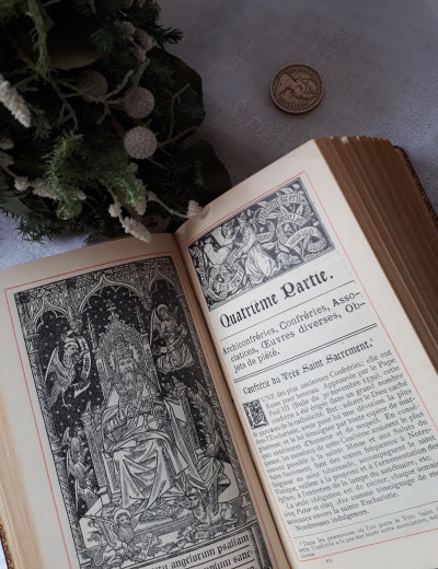 モノグラム付き フランス　小さめな祈祷書　*　古書　ミサ本　ミセル missel Formulaire de Prieres　アンティーク