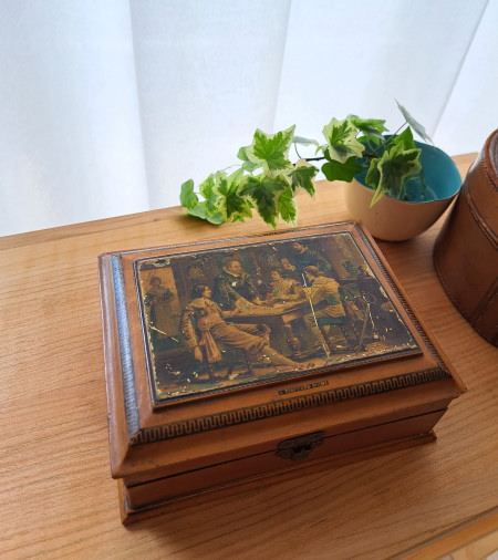 �A���e�B�[�N�@�ؔ� *�@�A���e�B�[�N�@�{�b�N�X