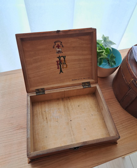 �A���e�B�[�N�@�ؔ� *�@�A���e�B�[�N�@�{�b�N�X