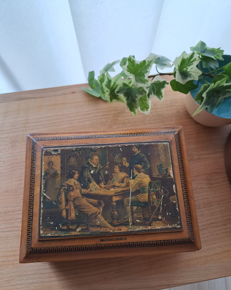 �A���e�B�[�N�@�ؔ� *�@�A���e�B�[�N�@�{�b�N�X